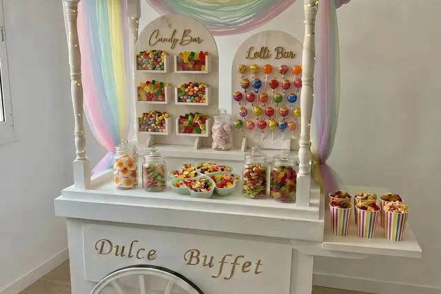 Dulcinea, el carro de Candy Bar Ávila, montado como Candy Bar Clásico con tul de colores, gominolas y piruletas